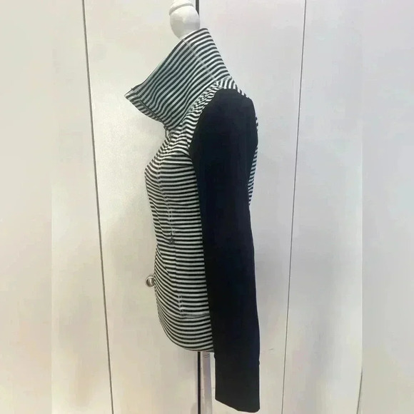 Lululemon Daily Yoga Jacket Sz 4 - Picture 4 of 8